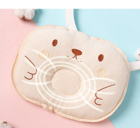 Väike tikandiga kassipadi