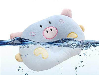 Perna de plus pentru pisici