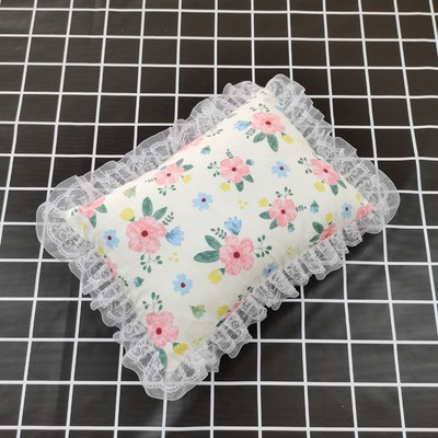 Pitsilise ja värvilise mustriga padi, mis sobib kassidele