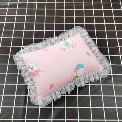 Pitsilise ja värvilise mustriga padi, mis sobib kassidele