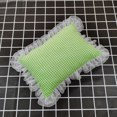 Pitsilise ja värvilise mustriga padi, mis sobib kassidele