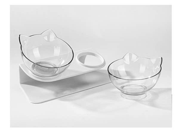 Bļoda ar piemērotu kaķu barību un ūdeni