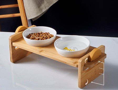 Mitmest keraamilisest kaussist koosnev komplekt kassidele