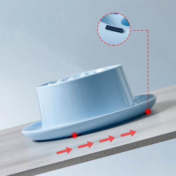 Διασκεδαστικό φαγητό σε μπολ για γάτες