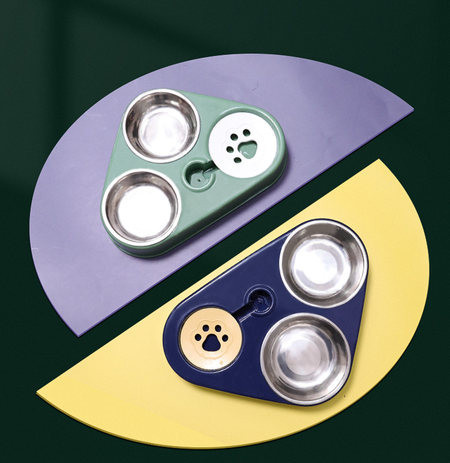 Kassidele sobiv toidu- ja veekauss