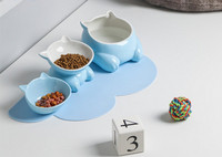 Kolmest keraamilisest kausist koosnev komplekt kassidele toidu ja vee jaoks