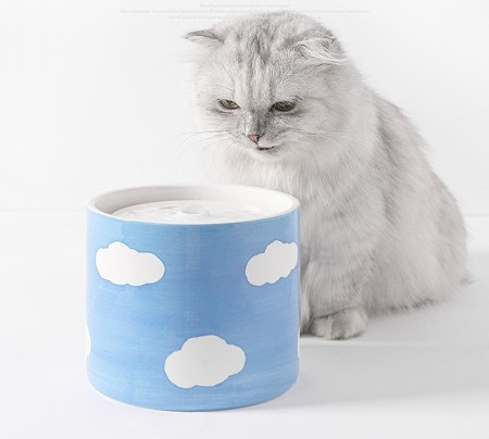 Dozator de apa din ceramica pentru pisici