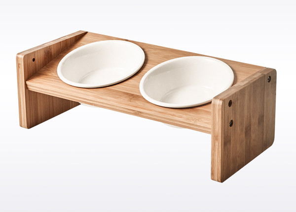 Kačių maisto dubuo su mediniu stovu