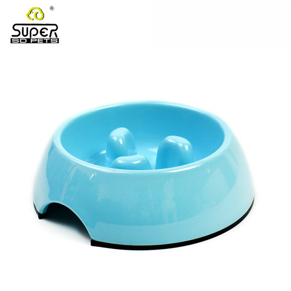 Ümmargune plastikust kauss kassitoidu jaoks