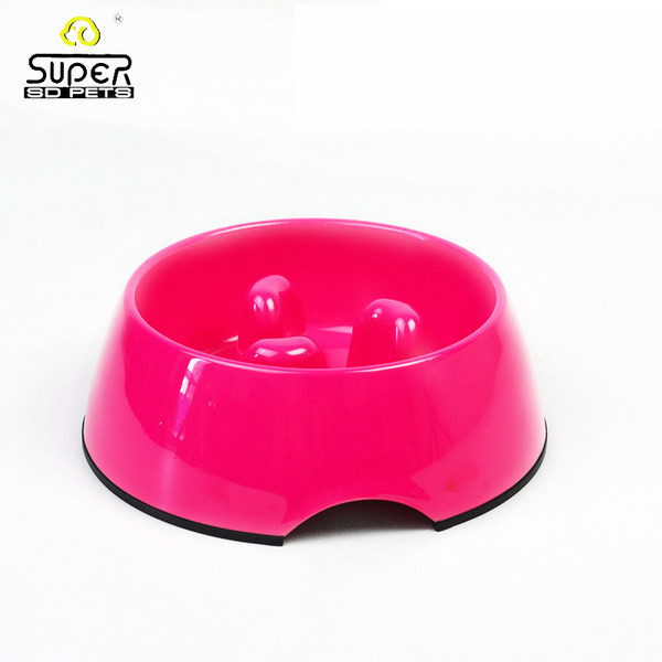 Ümmargune plastikust kauss kassitoidu jaoks