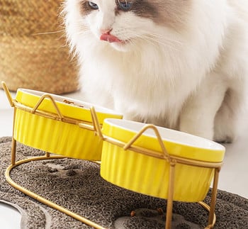Метална стойка с керамични купи за храна на котки