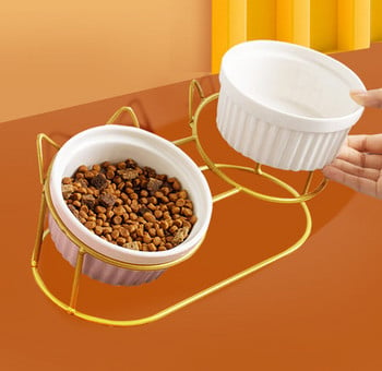 Метална стойка с керамични купи за храна на котки