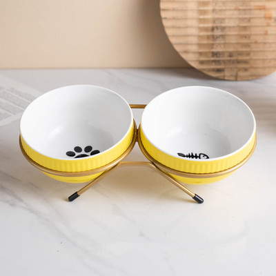 Kahest või ühest kausist koosnev komplekt kassitoidu jaoks