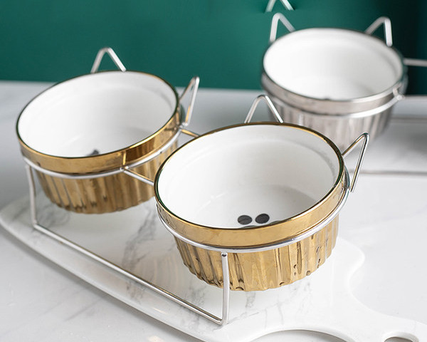 Bol cu mancare pentru pisici in doua culori