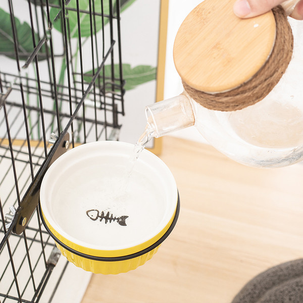 Ümmargune alusega kauss kassidele