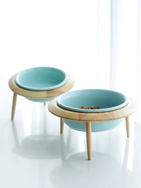 Kaks kassitoidu plastkausi mudelit