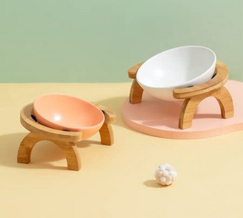 Керамична купа с дървена стойка за храна на котки