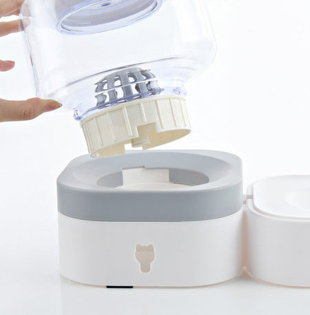 Купа за храна за котки с диспенсър в различни модели