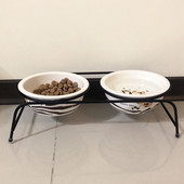 Кръгли купи с метална стойка за котешка храна