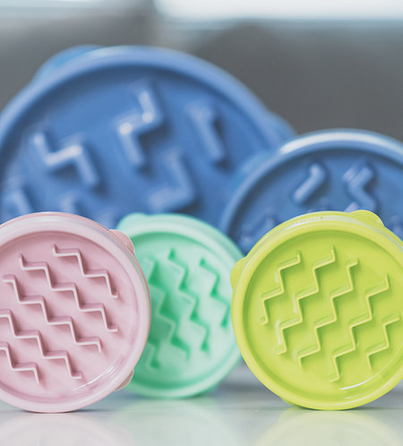 Plastikust ümmargune kauss kassitoidu jaoks