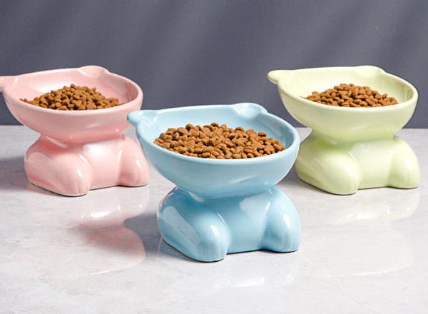 Keraamiline kauss kassitoidu alusel