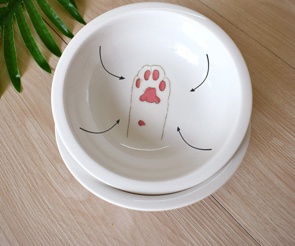 Ümmargune keraamiline kauss kassitoidu jaoks