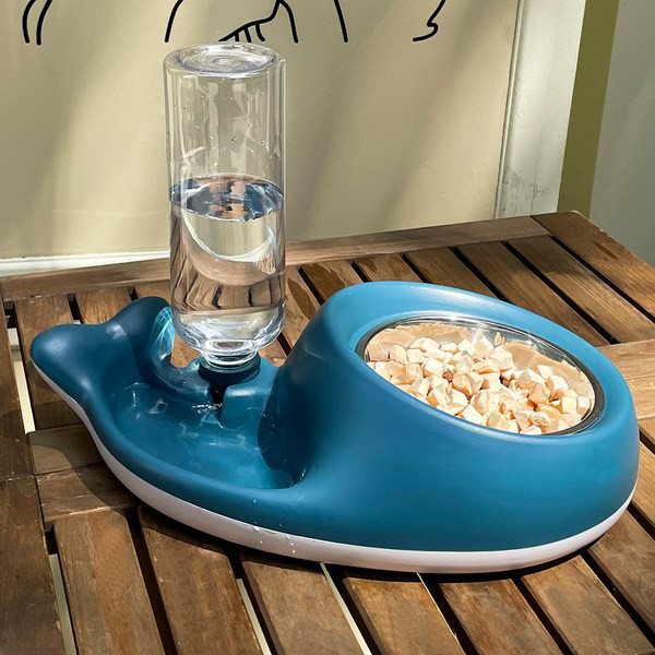 Posuda s dispenzerom za vodu