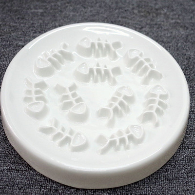 Керамична купа с стойка за храна на котки