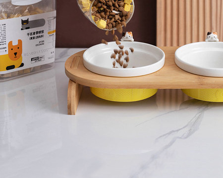 Set boluri cu suport din lemn pentru pisici in doua modele