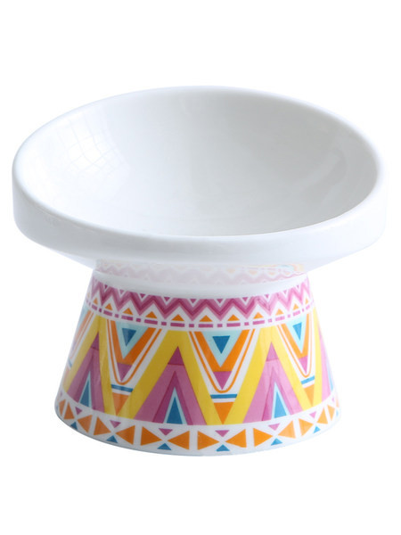 Bol din ceramică pe un suport cu model