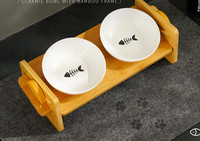 Boluri ceramice cu suport din lemn