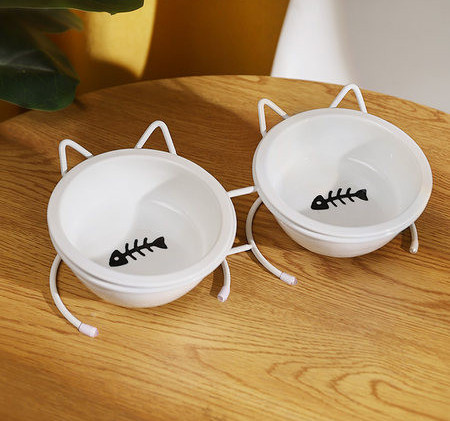 Keraamiline kauss metallist alusega