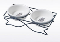 Метална стойка с керамични купи за храна на котки