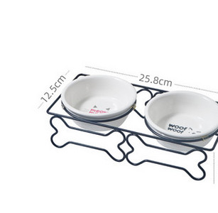 Метална стойка с керамични купи за храна на котки