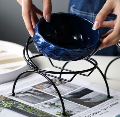 Висока купа за храна на котки