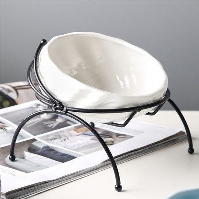 Висока купа за храна на котки