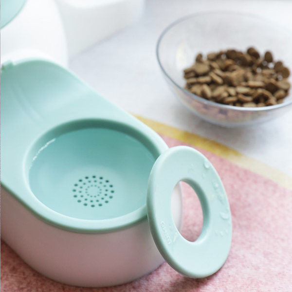 Купи за храна на котки с дозатор за вода