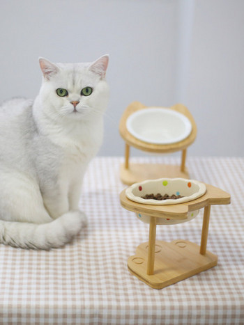Дървена стойка с керамична купа за котки