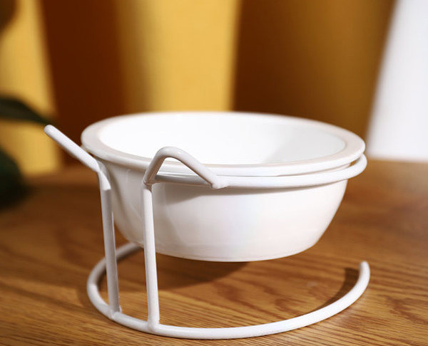 Kahekordne metallist alusega kauss kassidele