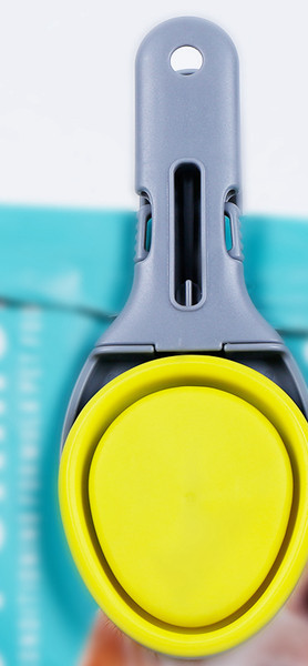 Lingurita dozatoare pentru mancare pentru caini