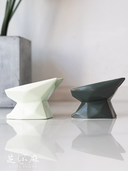 Recipient pentru hrana pentru pisici