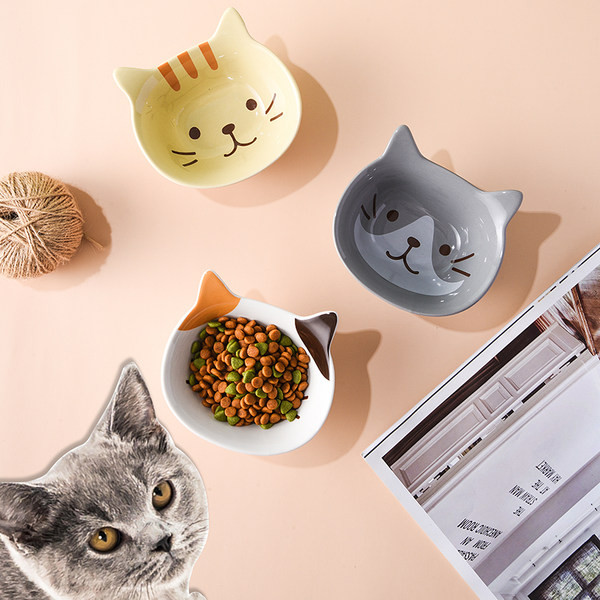 Un castron în formă de pisică