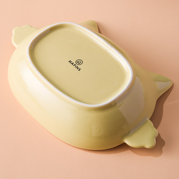 Un castron în formă de pisică