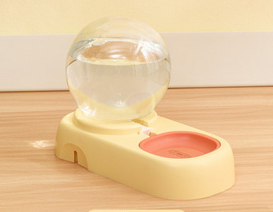 Μπολ φαγητού με δοσομετρητή σε τρία μοντέλα για γάτες