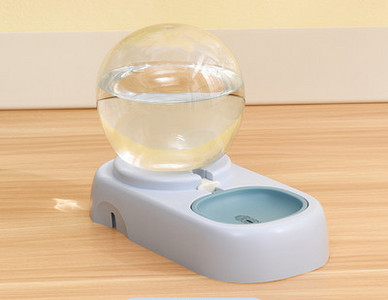 Μπολ φαγητού με δοσομετρητή σε τρία μοντέλα για γάτες