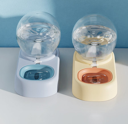 Μπολ φαγητού με δοσομετρητή σε τρία μοντέλα για γάτες