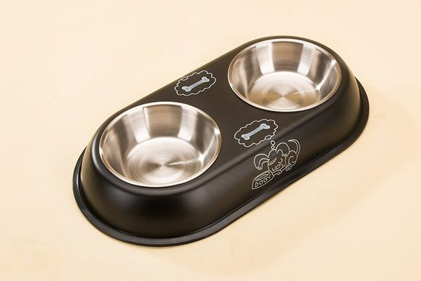 Paar metallist kaussi kassitoidu jaoks