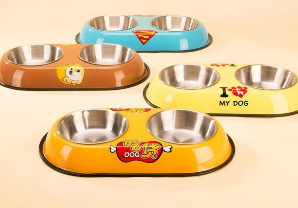 Paar metallist kaussi kassitoidu jaoks