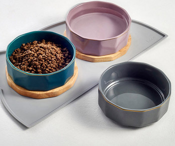 Керамична купа с дървена подложка за храна на котки