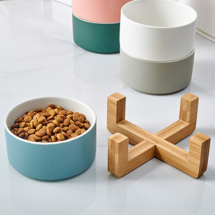 Керамична купа с дървена подложка за храна на котки